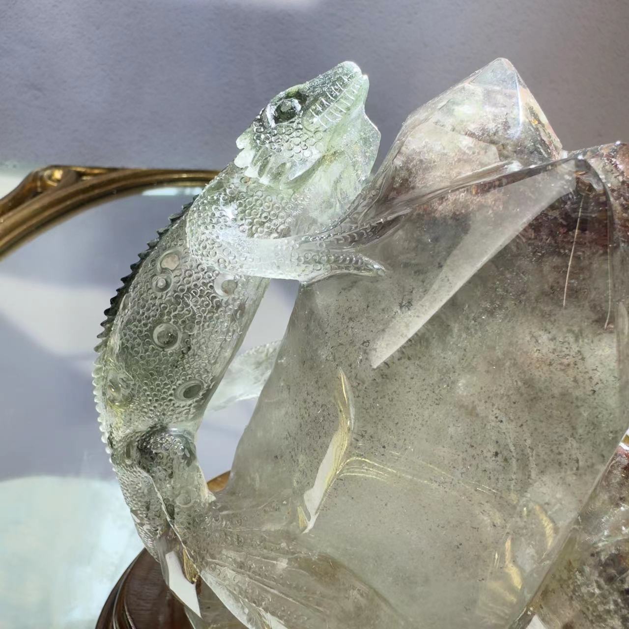 Crystal lizard carved from chlorite