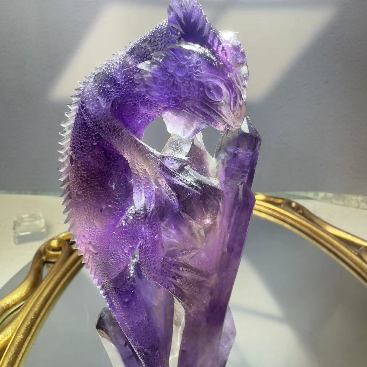 Amethyst carved lizard crystal