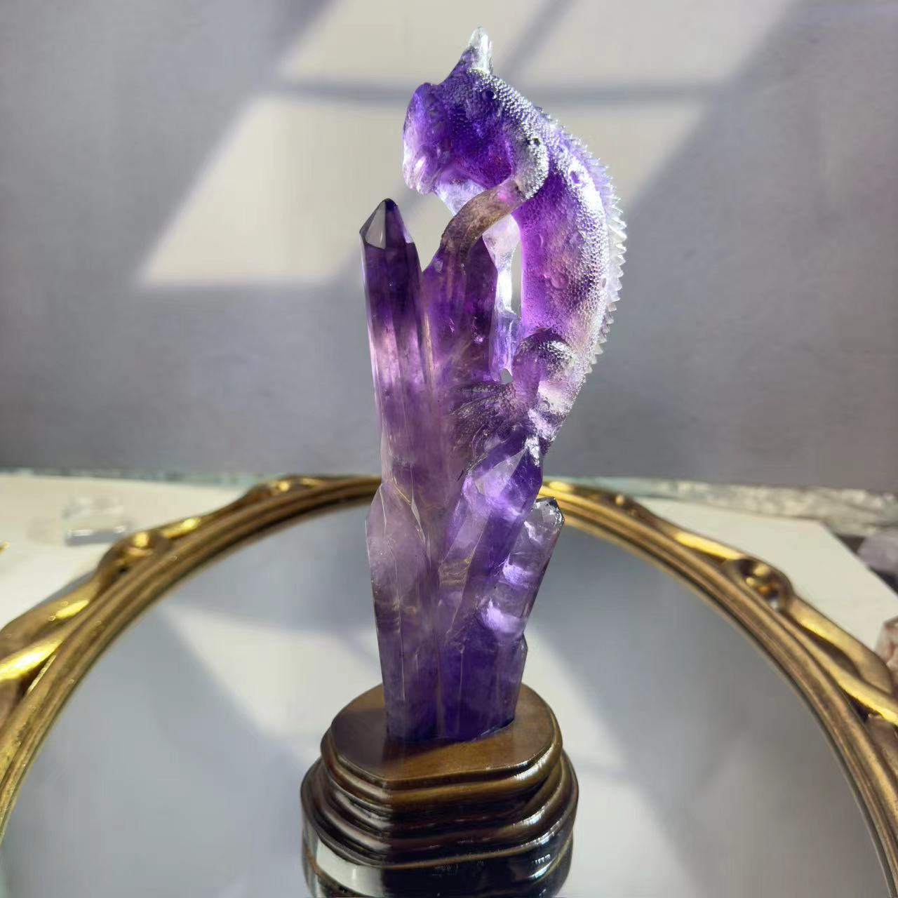 Amethyst carved lizard crystal