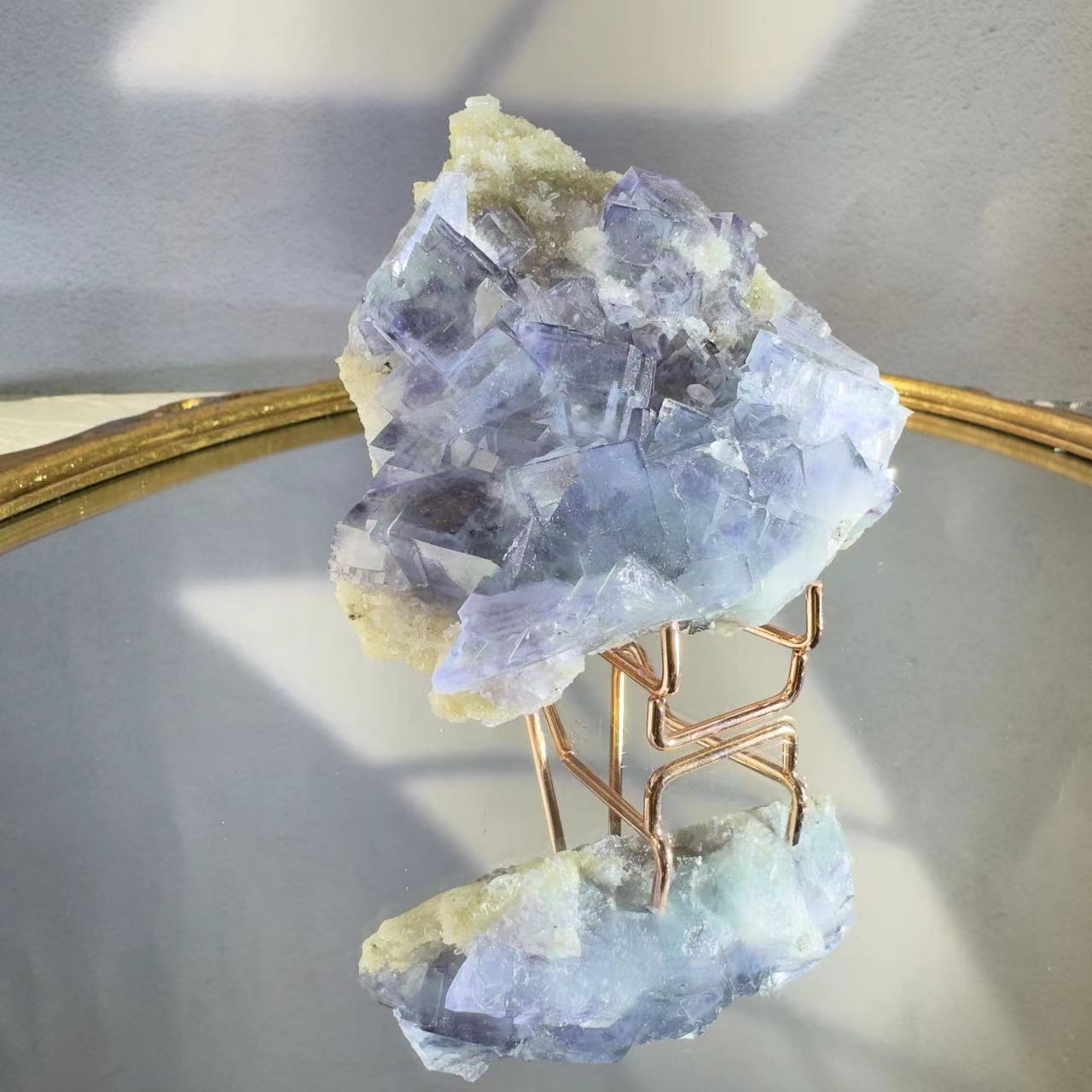 Blue-purple window step fluorite and crystal symbiosis