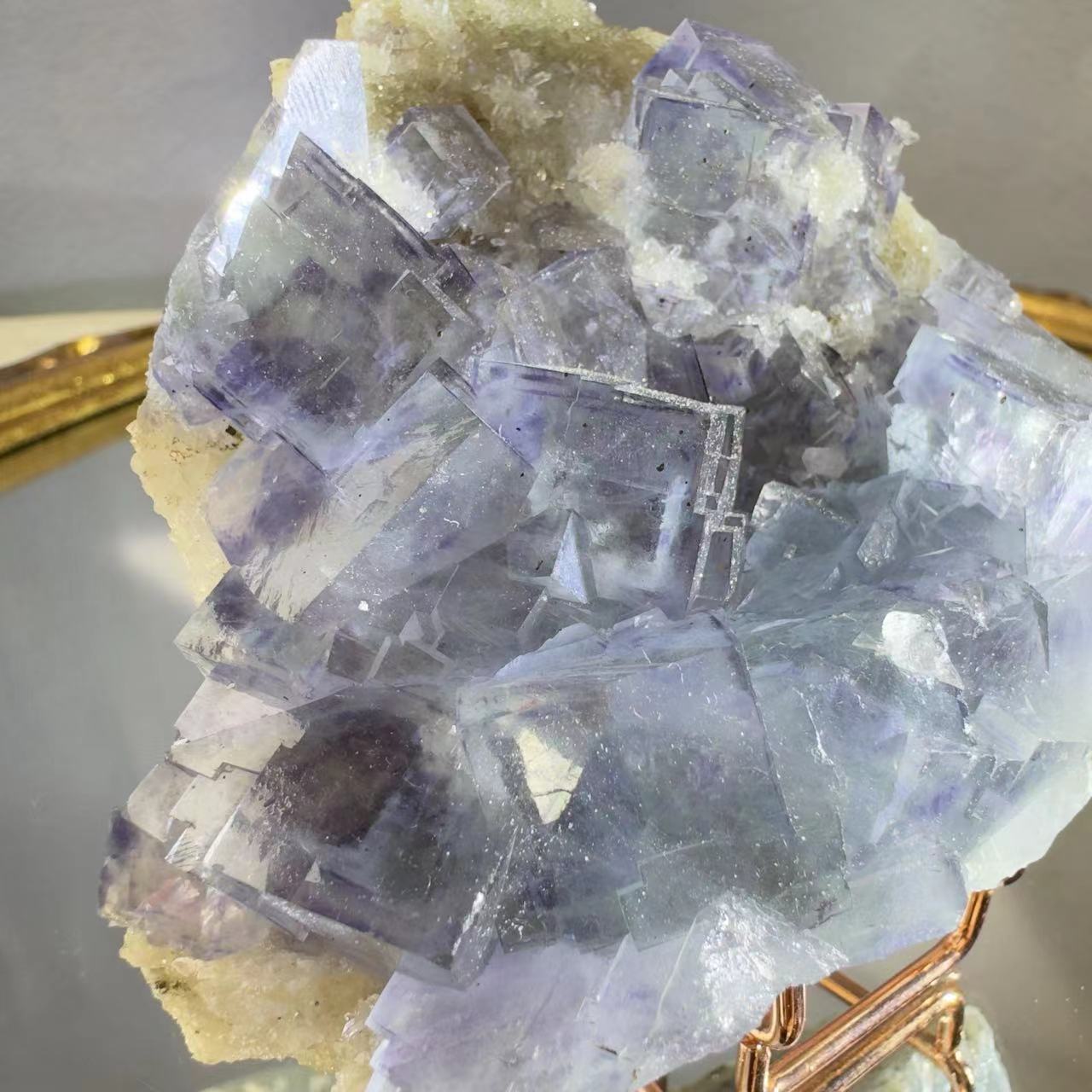 Blue-purple window step fluorite and crystal symbiosis