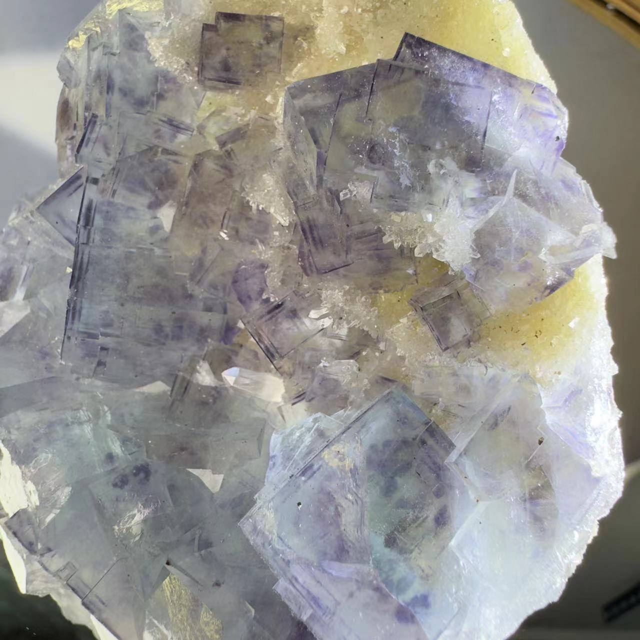 Blue-purple window step fluorite and crystal symbiosis