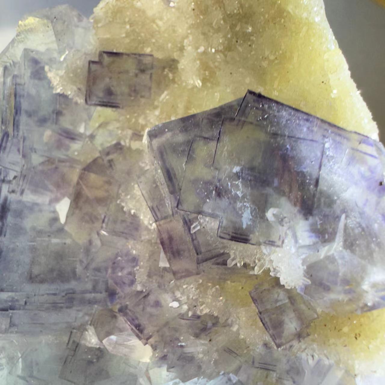 Blue-purple window step fluorite and crystal symbiosis