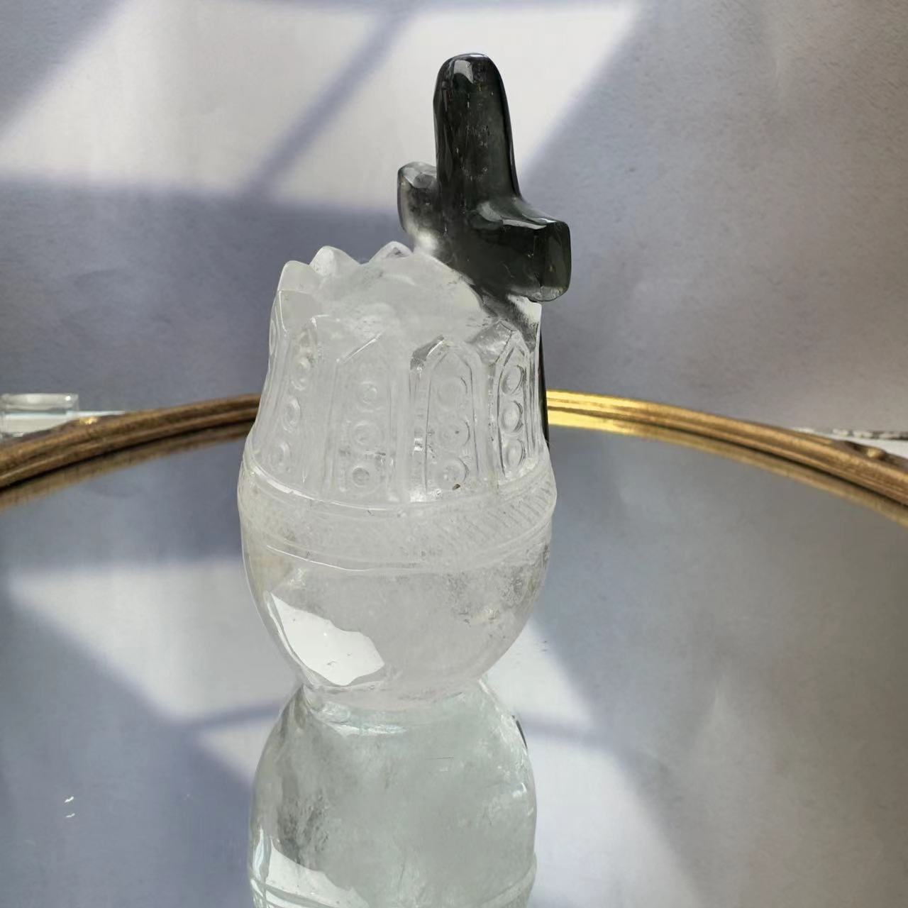 The king's chlorite sword. Crystal skull with crown.