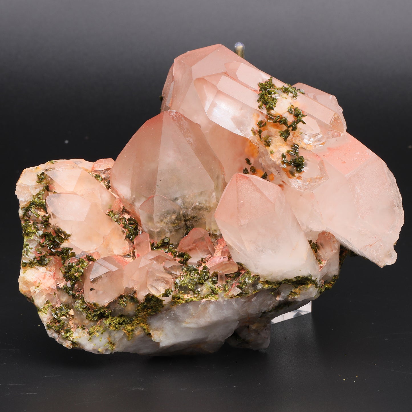 Symbiosis of crystal and calcite