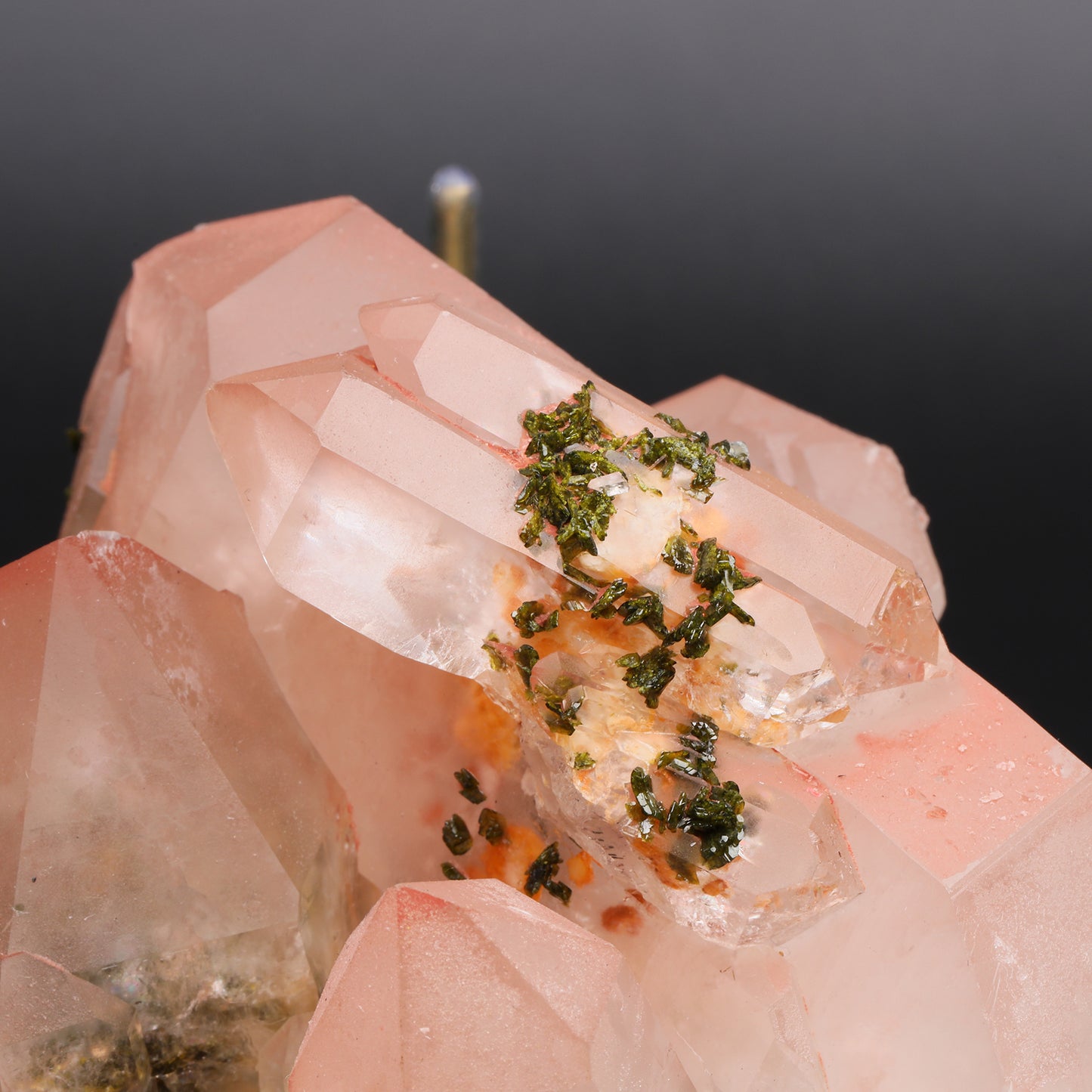 Symbiosis of crystal and calcite