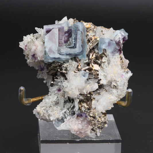 Symbiosis of crystal and fluorite and pyrite