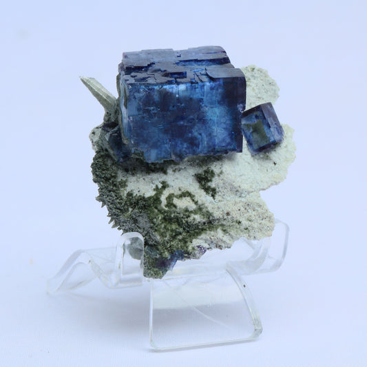 Symbiosis of blue fluorite crystals.