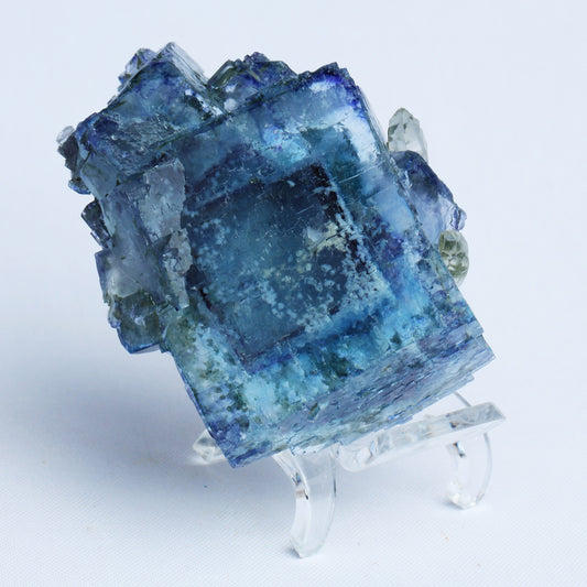 Symbiosis of blue fluorite crystals.