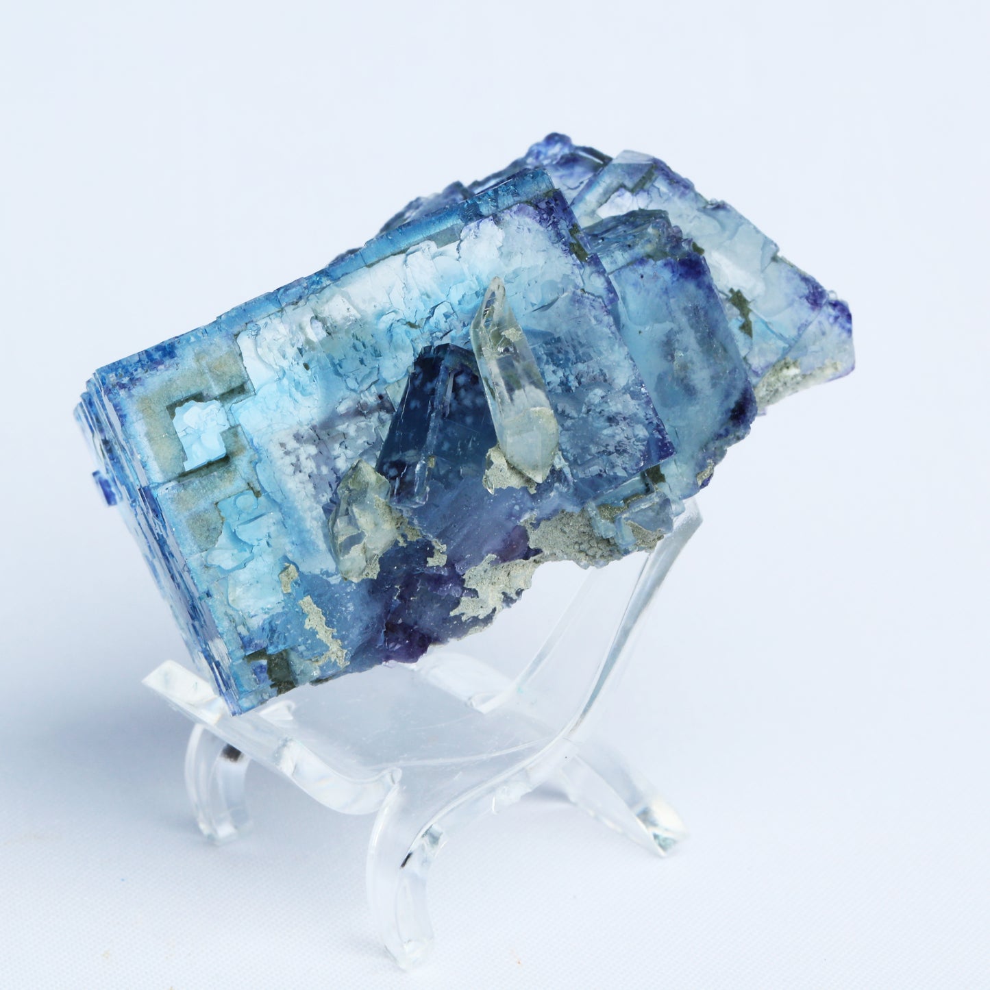 Symbiosis of blue fluorite crystals.