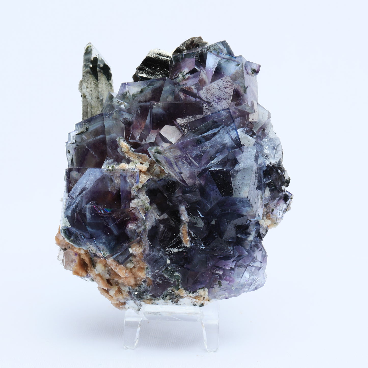 Violet fluorite crystal calcite chalcopyrite symbiosis.