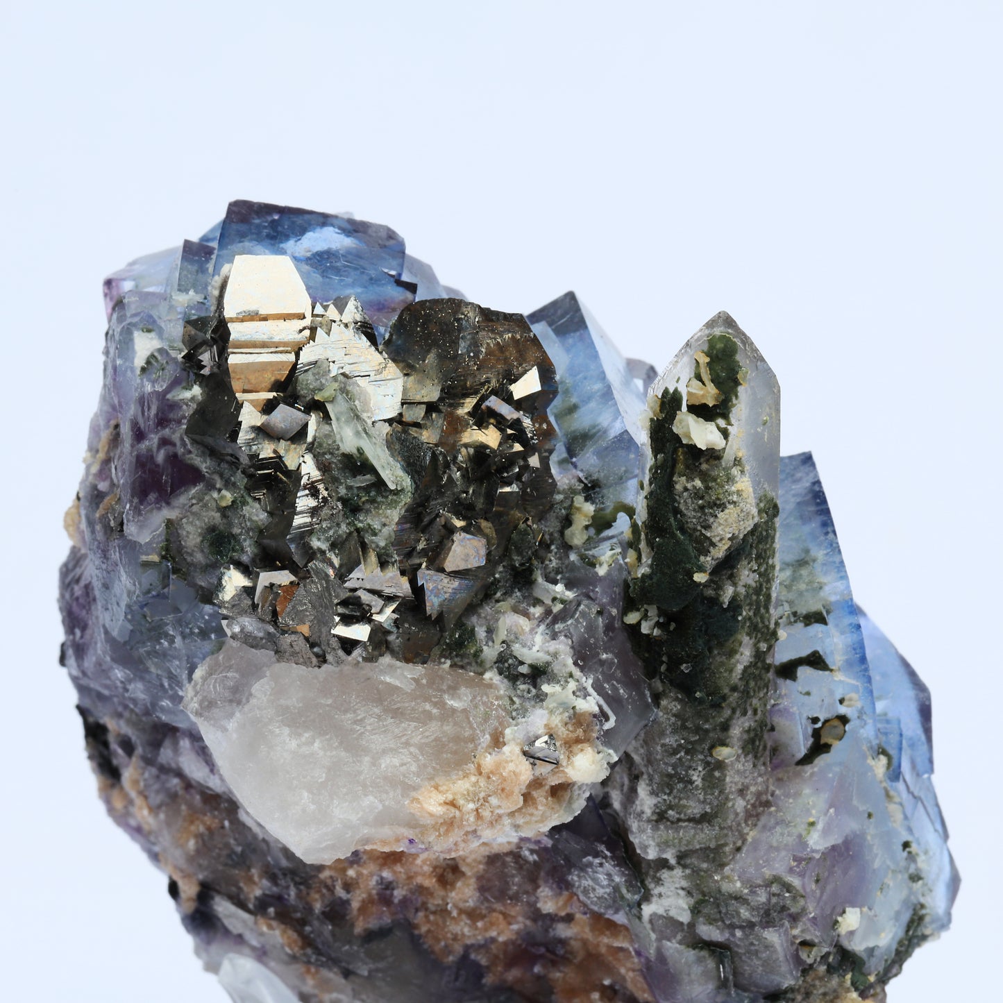 Violet fluorite crystal calcite chalcopyrite symbiosis.