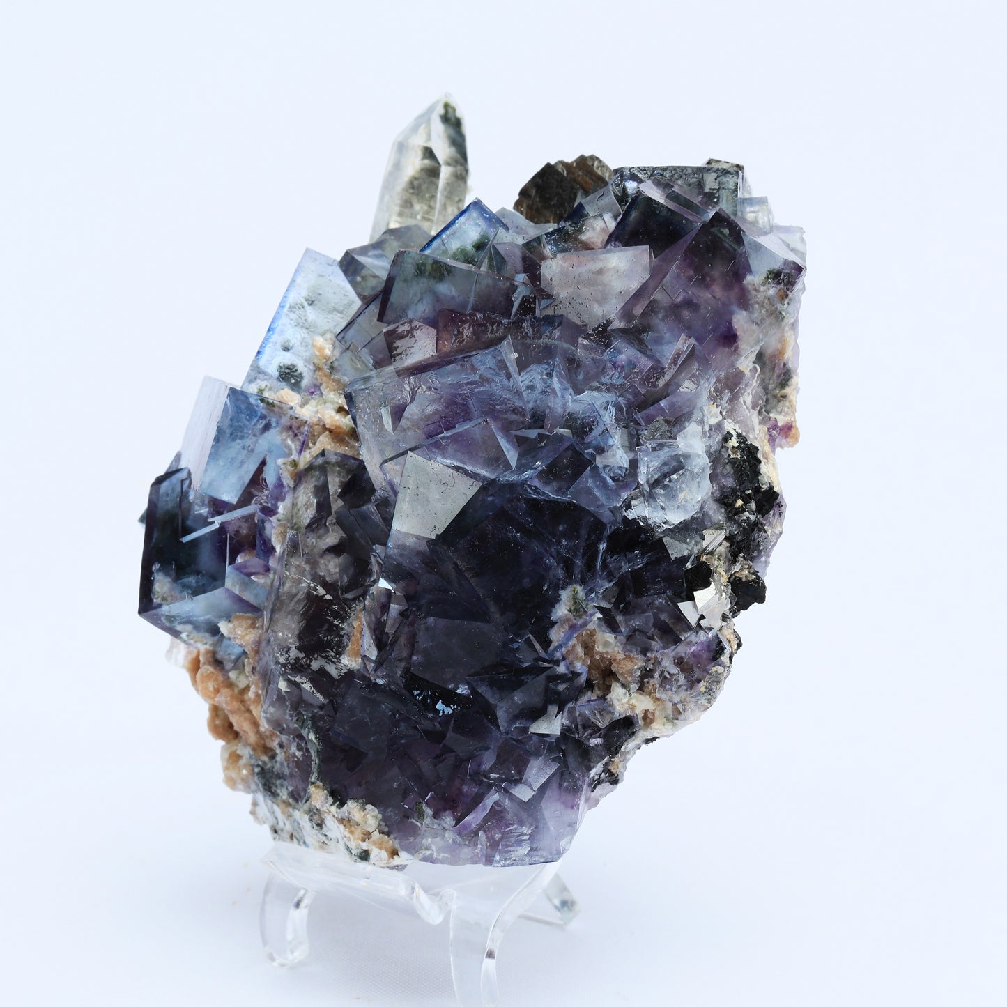 Violet fluorite crystal calcite chalcopyrite symbiosis.