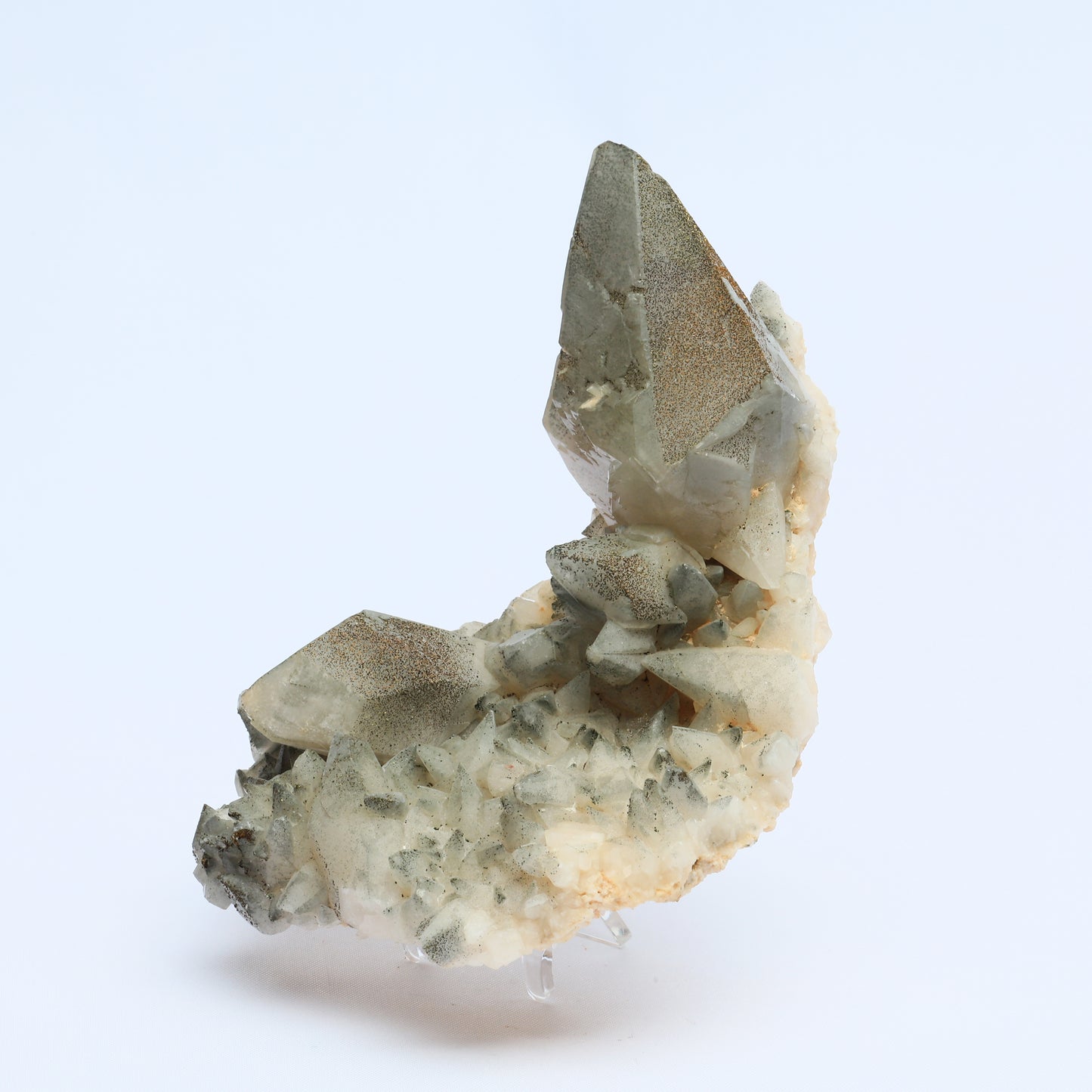 Symbiosis of calcite pyrite.