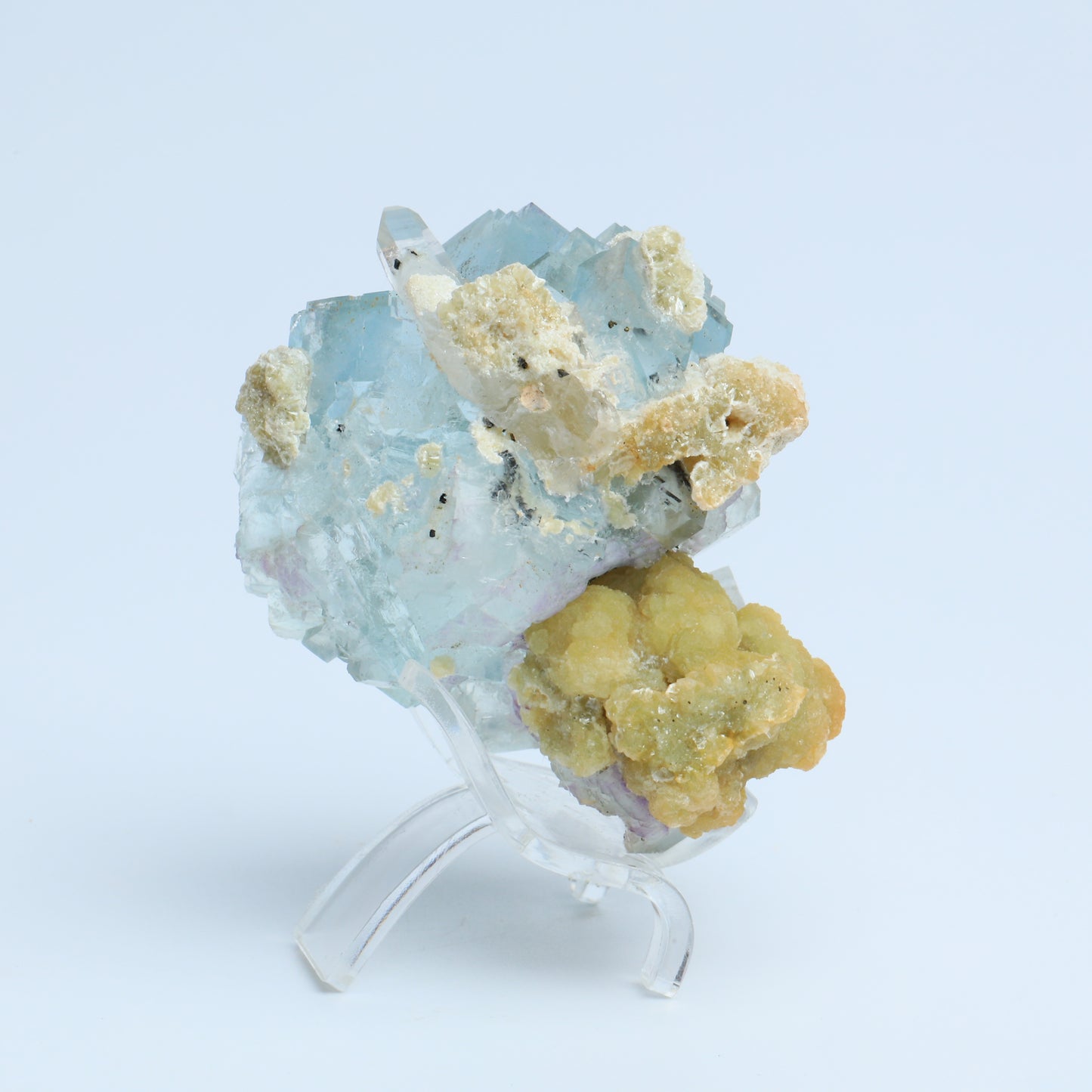 Symbiosis of blue fluorite and calcite crystals.