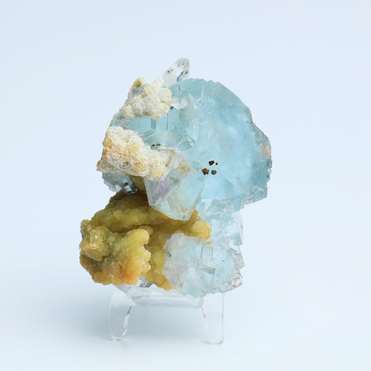 Symbiosis of blue fluorite and calcite crystals.