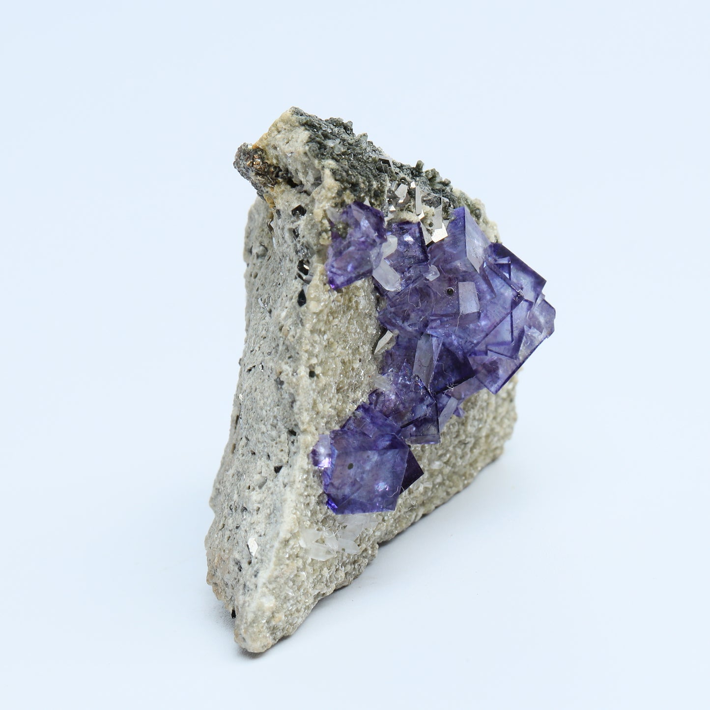 Symbiosis of fluorite and arsenopyrite