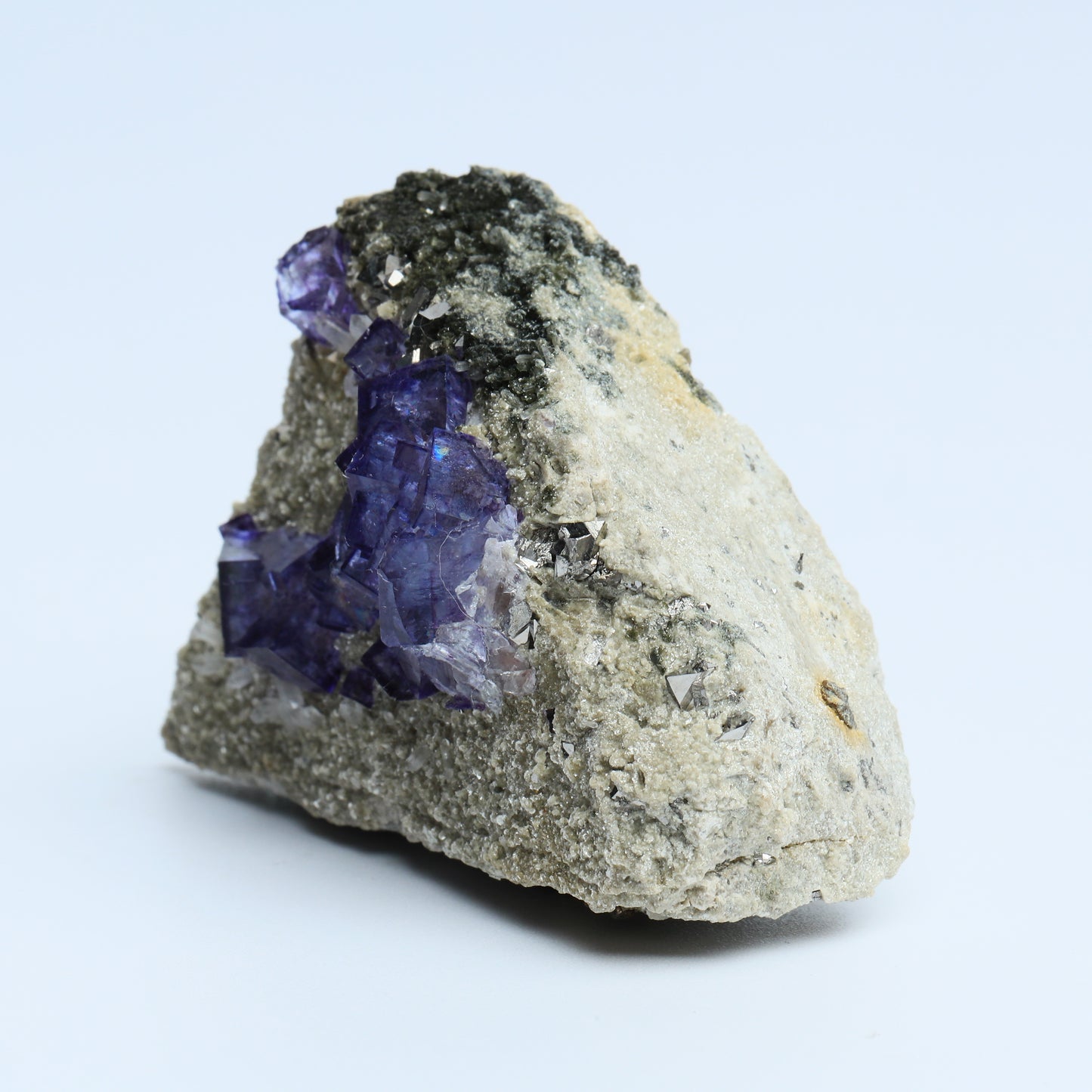 Symbiosis of fluorite and arsenopyrite